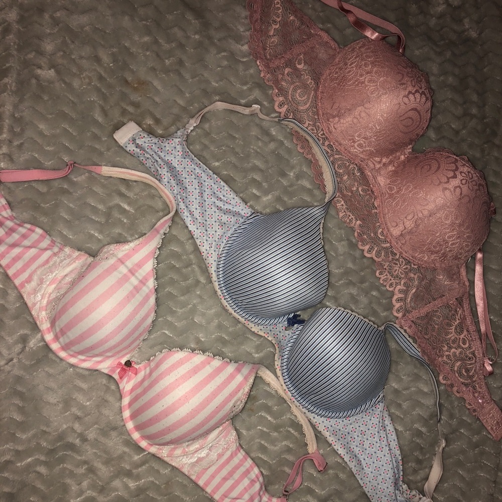 3 Victoria’s Secret bras